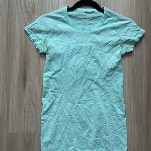 Lululemon Run Swiftly T shirt sz 6